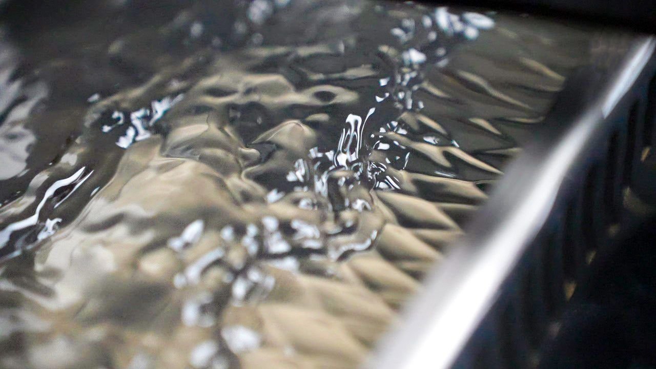 Clear immersion cooling fluid