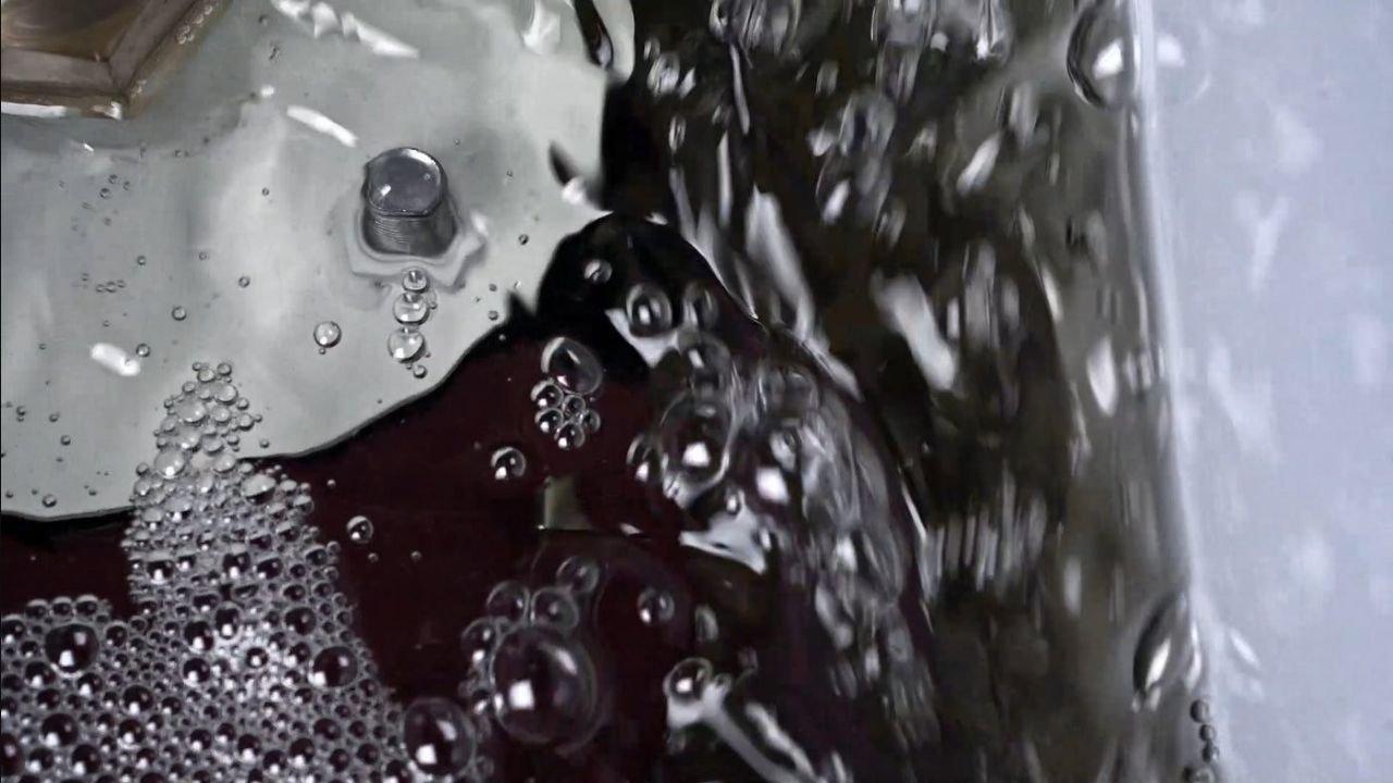 Immersion coolant sample